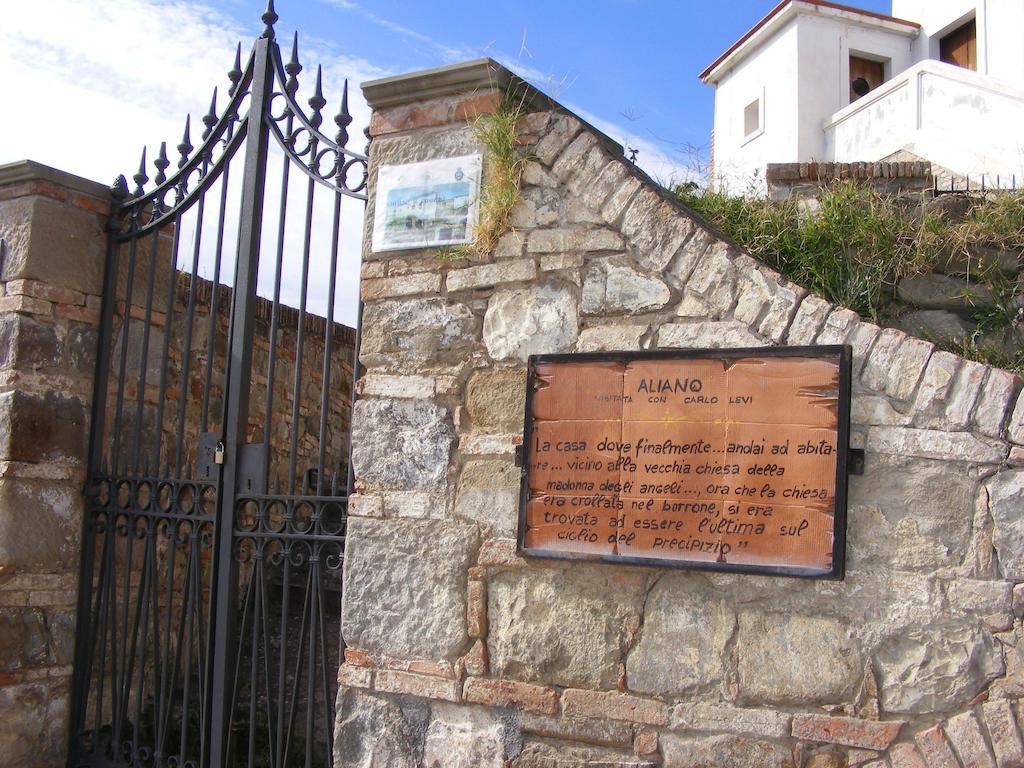 Aliano Casa Vacanze Isabella מראה חיצוני תמונה